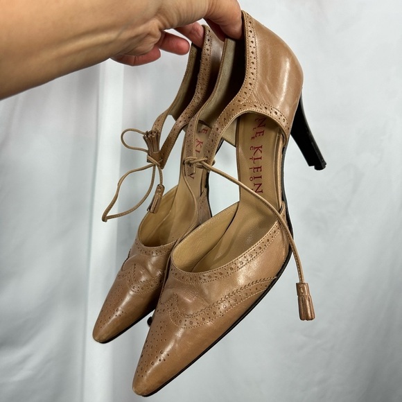 y2K Anne Klein tan oxford pointed toe heels size 8.5 - Picture 7 of 10